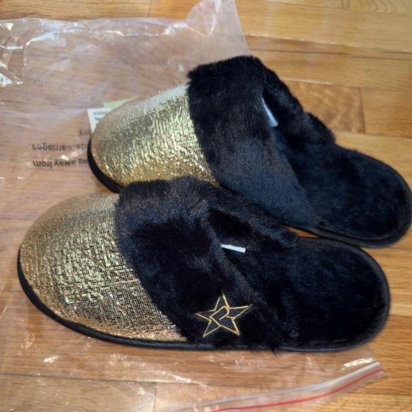 New Rebel Athletic Gold Women's Slippers black fur lining & trim S (7/8) - Picture 1 of 3